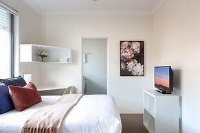 Bright Studio Steps From Westmead Hospital