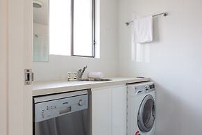 Bright Studio Steps From Westmead Hospital
