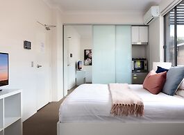 Bright Studio Steps From Westmead Hospital