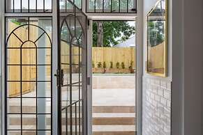Elegant 3-bed Heritage House With Swimming Pool