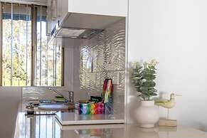 Seafront Getaway Studio, Great Location With Pool