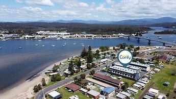 Seafront Getaway Studio, Great Location With Pool