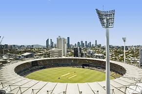 Executive 2-bed With Stadium View, Great Amenities
