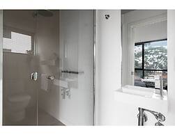 2 bed Apartment in Trendy Collingwood