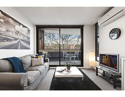 2 bed Apartment in Trendy Collingwood