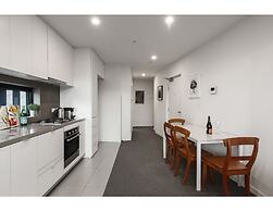 2 bed Apartment in Trendy Collingwood