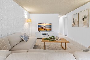 3-bed Waterfront Apartment With Private Patio