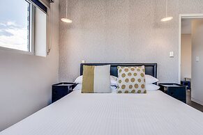 Professional Living Minutes From the City