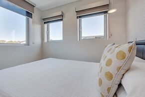 Professional Living Minutes From the City