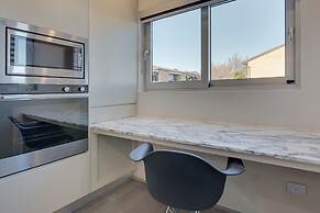 Professional Living Minutes From the City