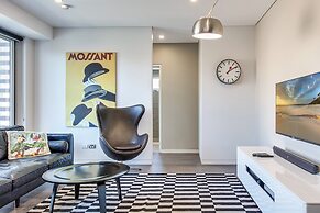 Professional Living Minutes From the City