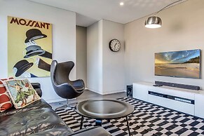 Professional Living Minutes From the City