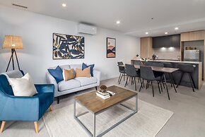 Chic 3-bed in Central With Pool, Sauna and Gym