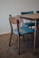 Central 1-bed With Balcony, Rooftop BBQ & Parking