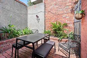 Charming 2-bed Town House Near Market