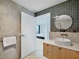 Deluxe 3-bed Unit With Views