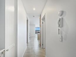 Deluxe 3-bed Unit With Views