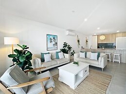 Deluxe 3-bed Unit With Views