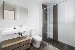 Executive Balcony Apartment in Central Canberra