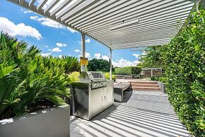 Executive Balcony Apartment in Central Canberra