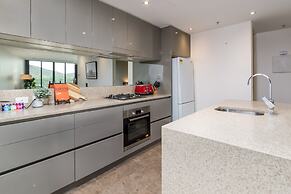 Executive Balcony Apartment in Central Canberra