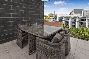 2-bed Near Brisbane CBD With Pool, Sauna & BBQ