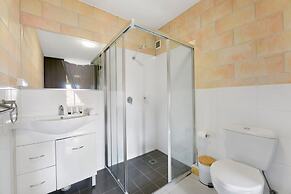 Sleek Apartment With Pool and Rooftop Terrace