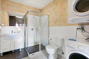 Sleek Apartment With Pool and Rooftop Terrace