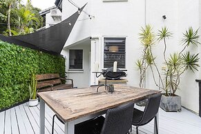 Beachside 2-bed House With Pool, Courtyard & BBQ