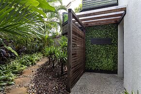 Beachside 2-bed House With Pool, Courtyard & BBQ
