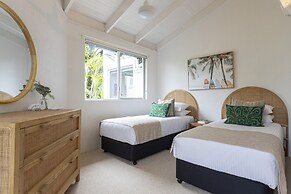 Beachside 2-bed House With Pool, Courtyard & BBQ
