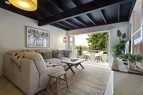 Beachside 2-bed House With Pool, Courtyard & BBQ