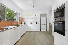Spacious 4-bed Villa With Mediterranean Charm