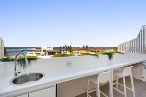Luxury 5-floor Unit With Ocean Views Near Beach