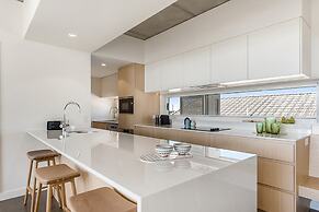 Luxury 5-floor Unit With Ocean Views Near Beach