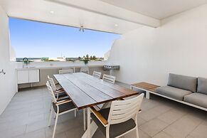 Luxury 5-floor Unit With Ocean Views Near Beach