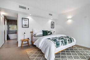 Luxury 5-floor Unit With Ocean Views Near Beach