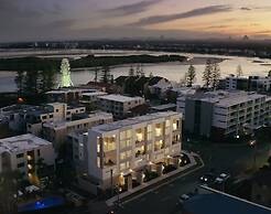 Luxury 5-floor Unit With Ocean Views Near Beach