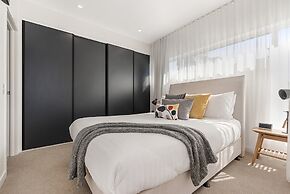 Luxury 5-floor Unit With Ocean Views Near Beach
