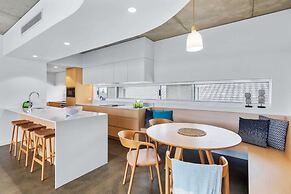 Luxury 5-floor Unit With Ocean Views Near Beach