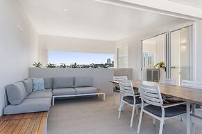 Luxury 5-floor Unit With Ocean Views Near Beach
