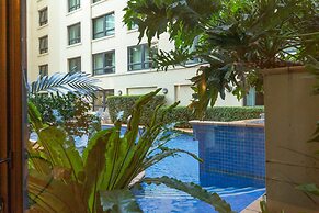 Contemporary 1-bed First Floor Unit With Pool