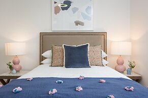 Intimate Studio Apartment With Balcony in Glebe