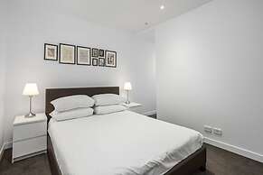 Chic 1-bed With Parking, Pool and Gym