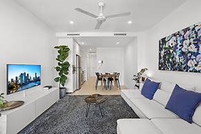 Stellar Location With Parking, Pool & Gym Access
