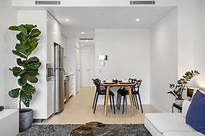 Stellar Location With Parking, Pool & Gym Access