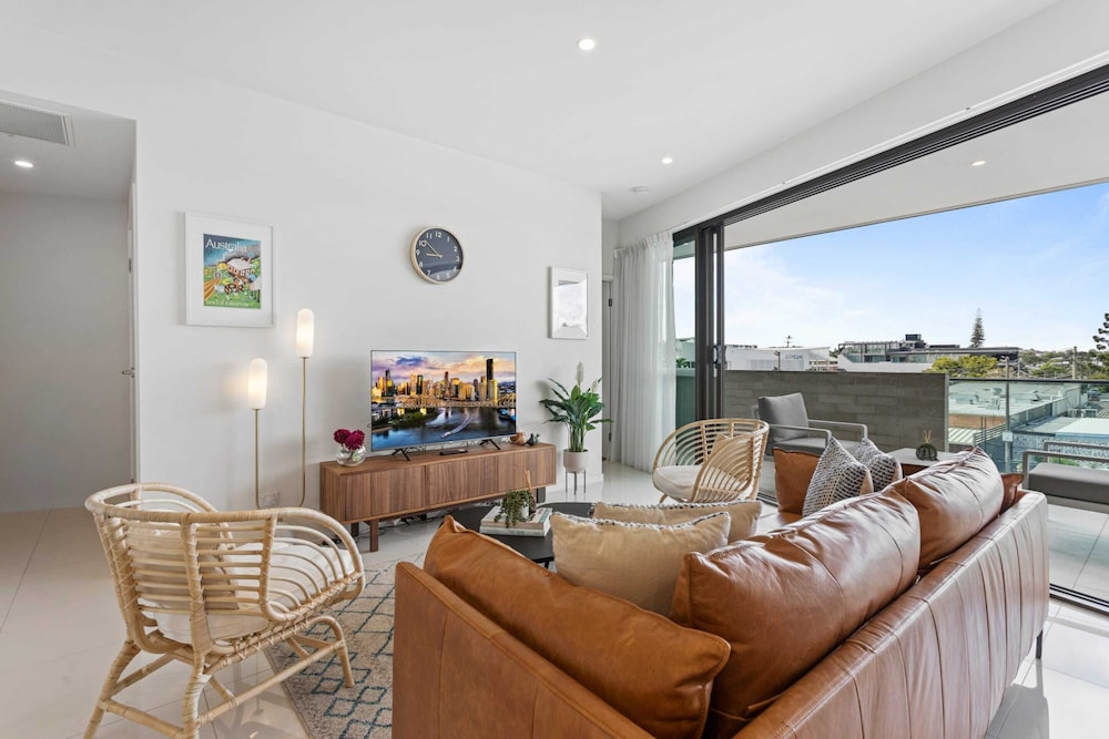 Gorgeous 3-bed Apartment With City Views