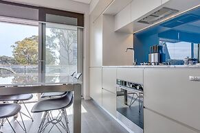 Explore Sydney From Stylish North Shore Apartment
