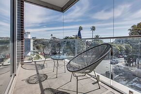Explore Sydney From Stylish North Shore Apartment