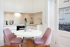 Comfortable Renovated Studio Close To City